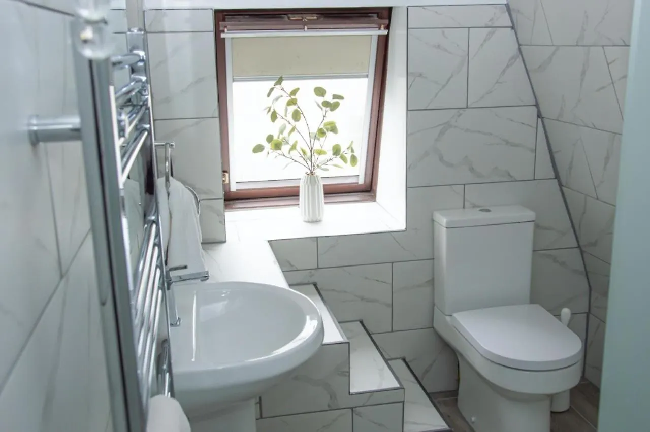 Margarets Buildings Apartment Bath