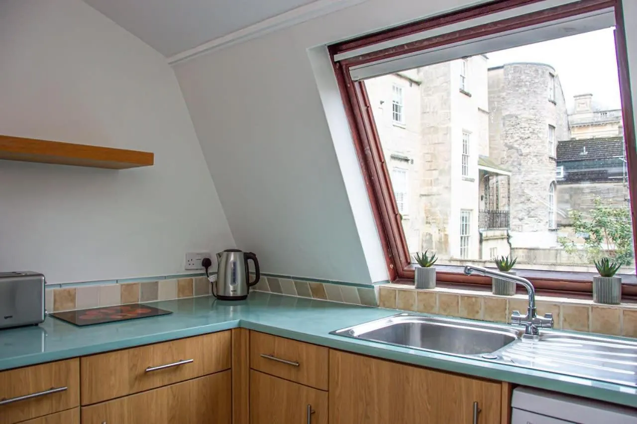 Margarets Buildings Apartment Bath